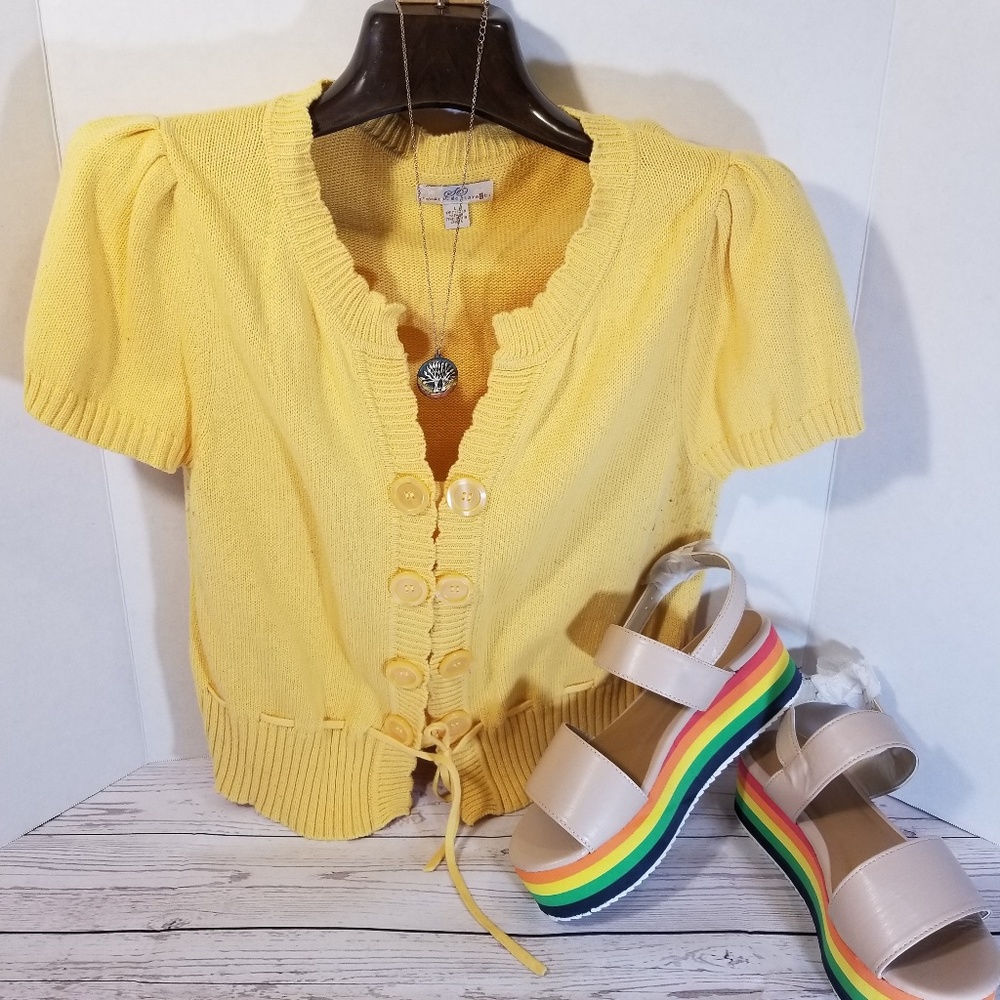 Beautiful Yellow short sleeve drawstring cardigan